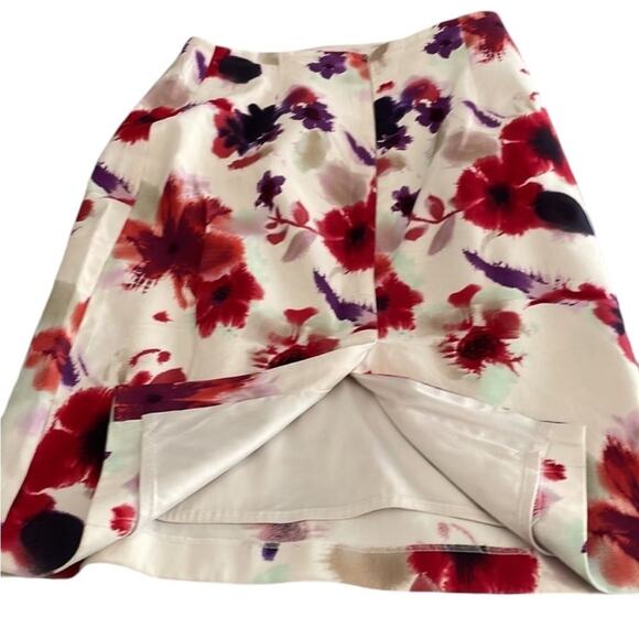 Elie Tahari white/purple/red flowered knee-length skirt size 10 - Picture 3 of 8